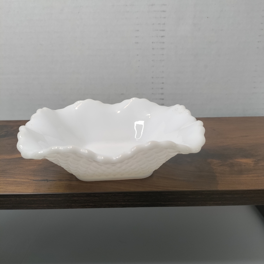Vintage Milk Glass Ruffled Edge Diamond Cut Pattern Square Candy Dish. No chips